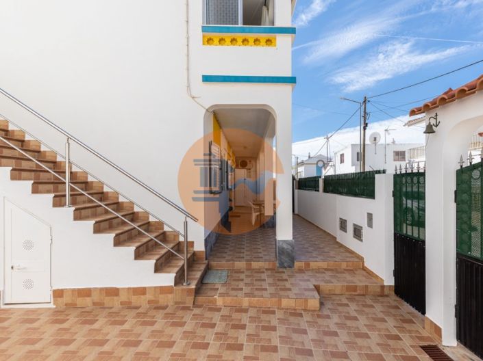 Image No.7-12 Bed Property for sale