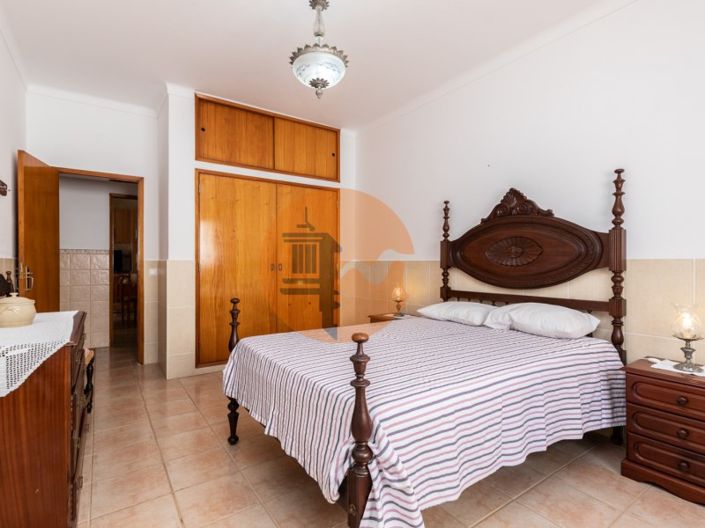 Image No.64-12 Bed Property for sale