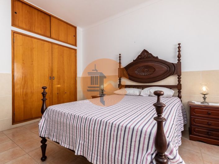 Image No.66-12 Bed Property for sale