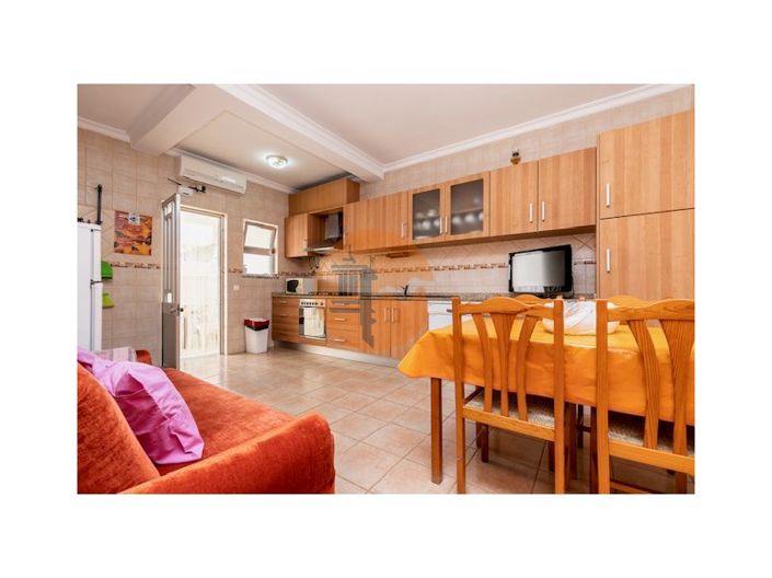 Image No.70-12 Bed Property for sale