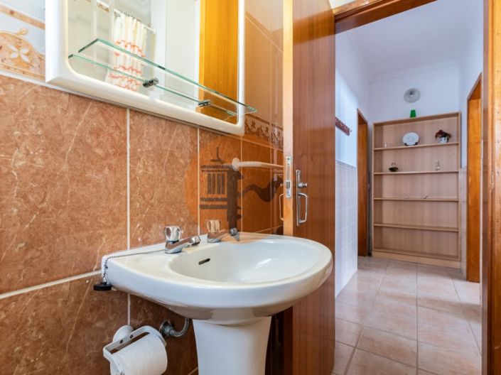 Image No.80-12 Bed Property for sale