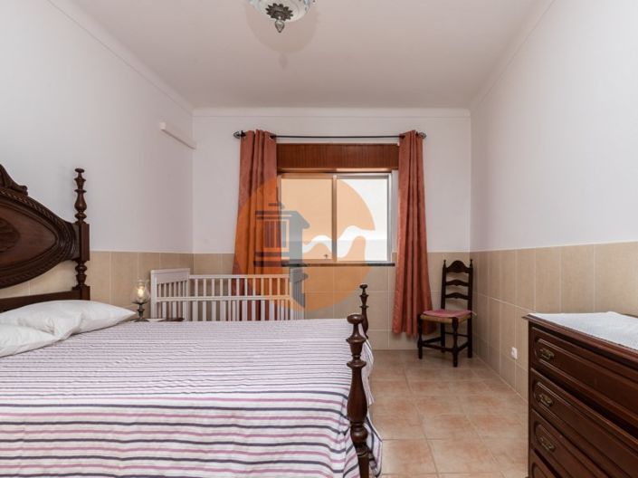 Image No.82-12 Bed Property for sale