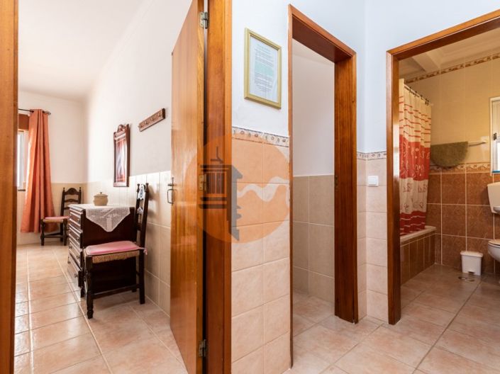 Image No.83-12 Bed Property for sale