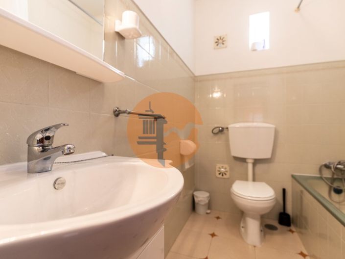 Image No.104-12 Bed House for sale