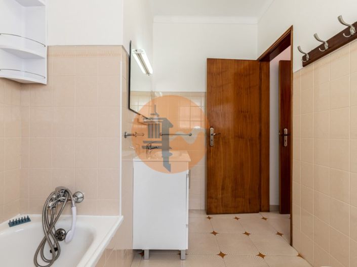 Image No.117-12 Bed House for sale