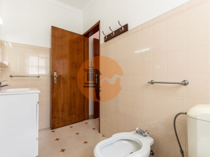 Image No.131-12 Bed House for sale