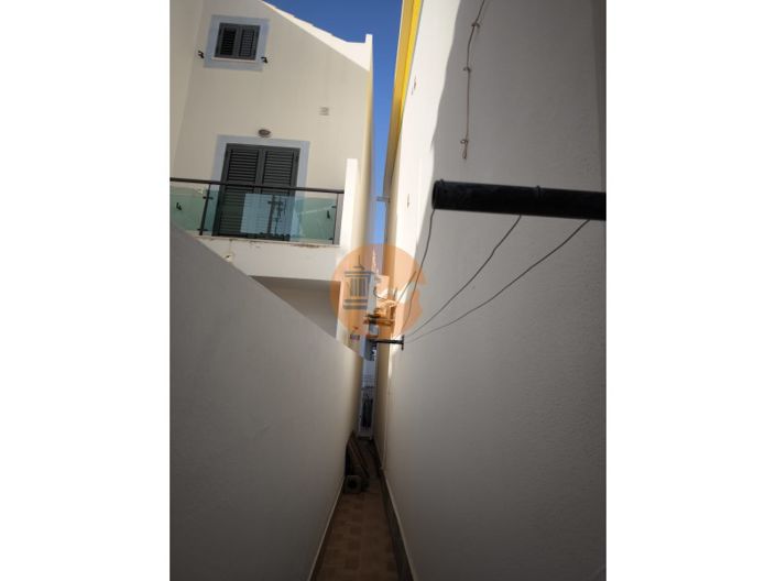 Image No.25-12 Bed House for sale