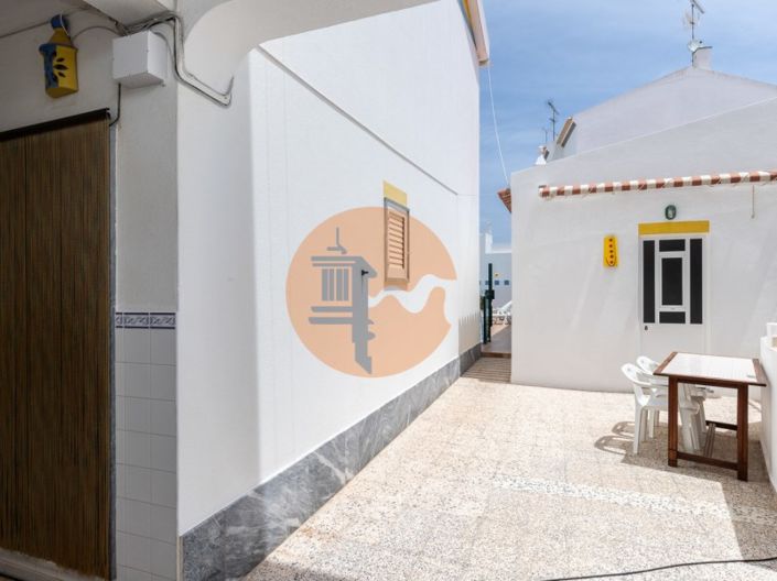 Image No.63-12 Bed House for sale