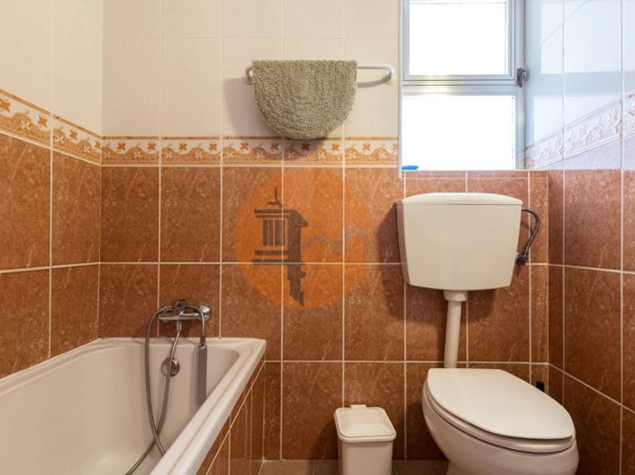 Image No.78-12 Bed House for sale