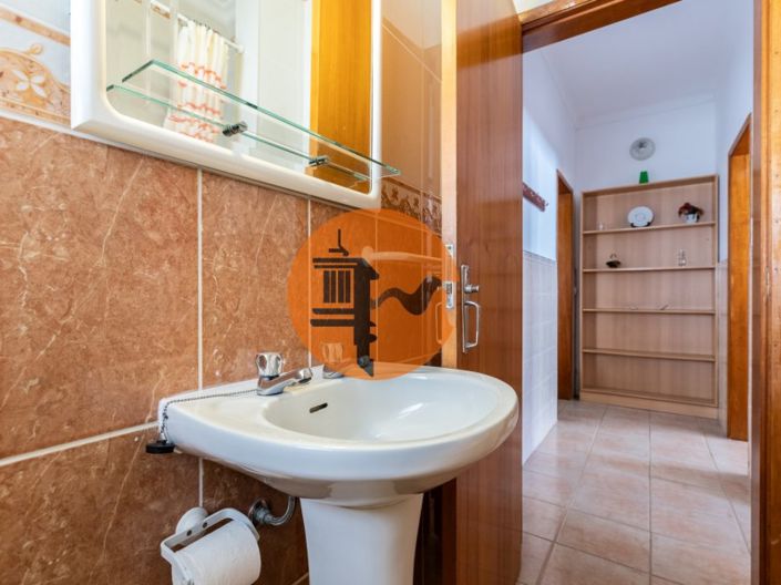 Image No.81-12 Bed House for sale