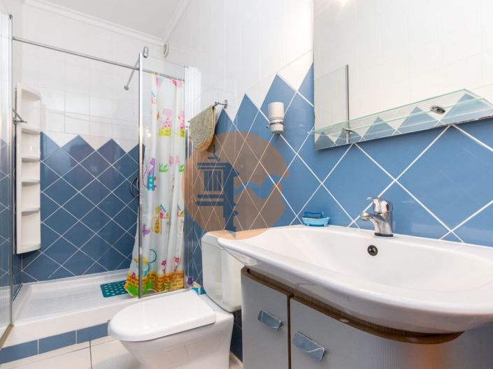 Image No.96-12 Bed House for sale