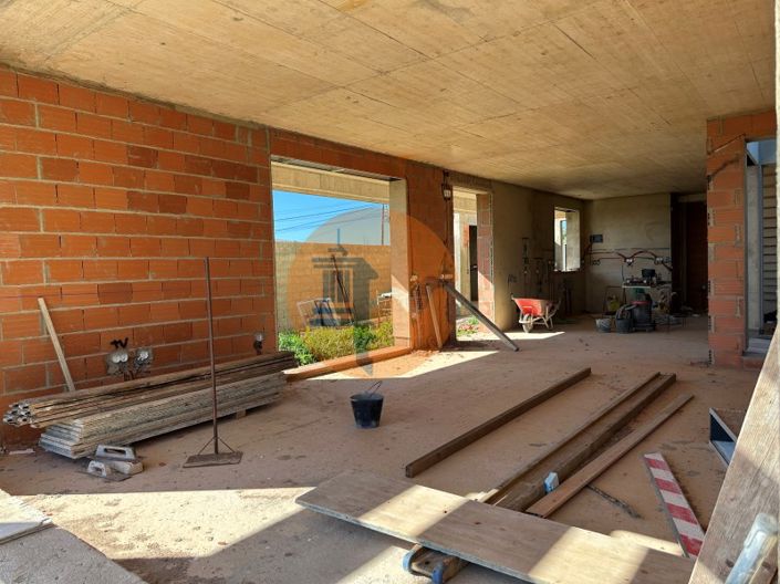 Image No.3-3 Bed House for sale