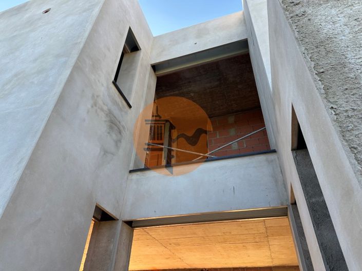 Image No.8-3 Bed House for sale