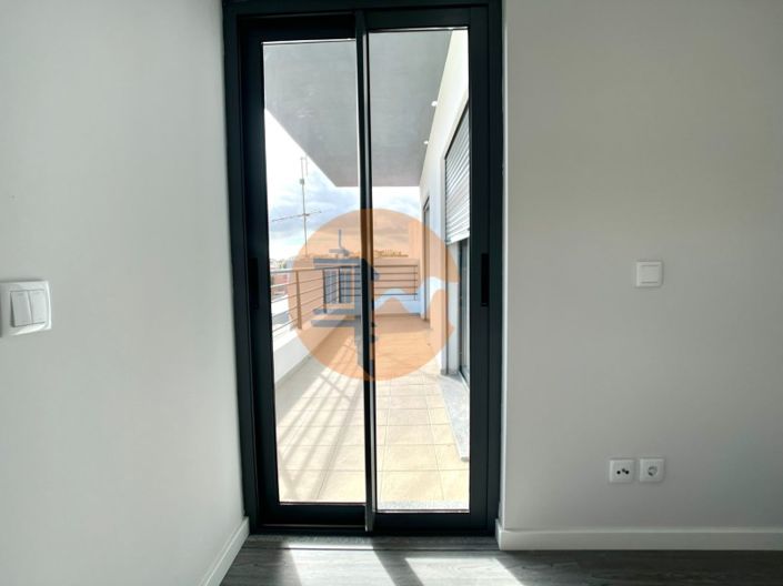 Image No.15-3 Bed Apartment for sale