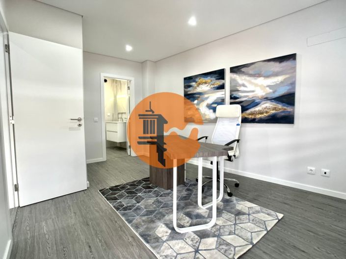 Image No.28-3 Bed Apartment for sale