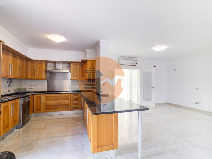 Image No.12-4 Bed House for sale