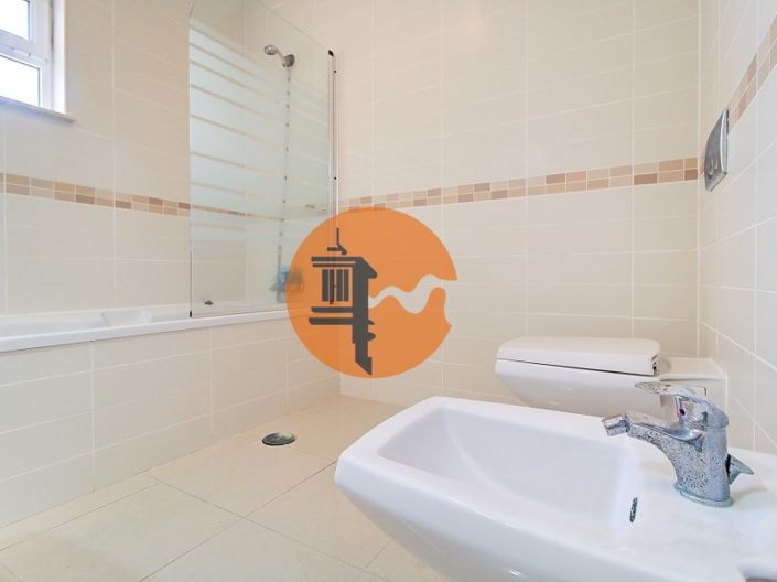 Image No.21-4 Bed House for sale