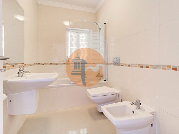 Image No.32-4 Bed House for sale