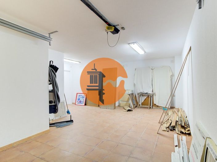 Image No.40-4 Bed House for sale