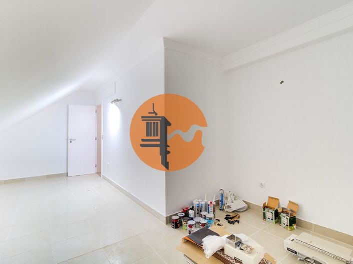 Image No.44-4 Bed House for sale