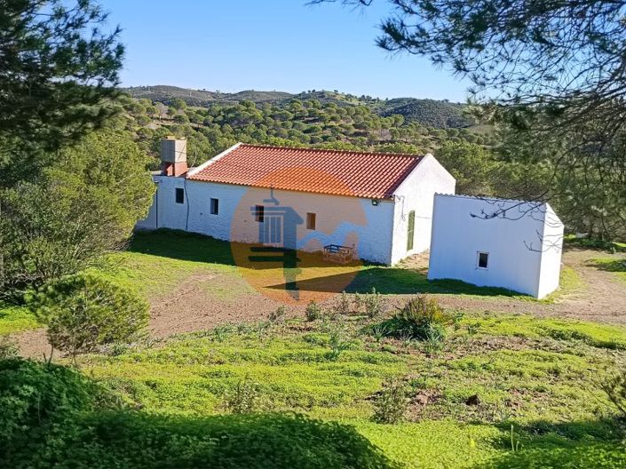 Image No.1-3 Bed Farmhouse for sale