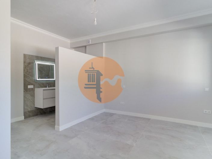 Image No.10-6 Bed House for sale