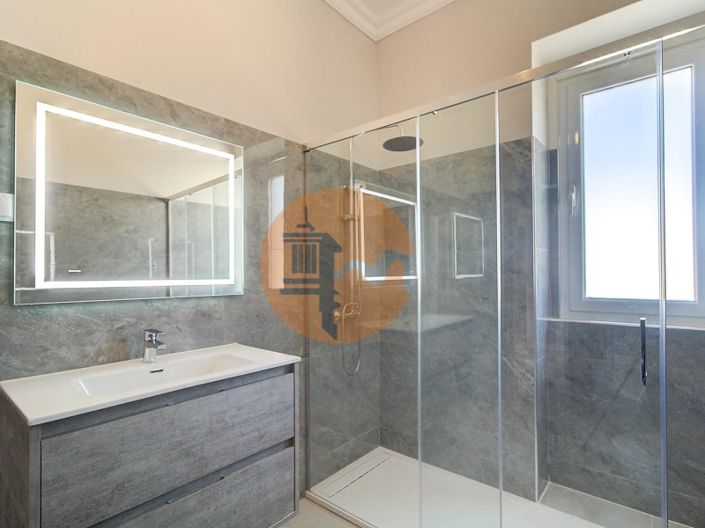 Image No.14-6 Bed House for sale