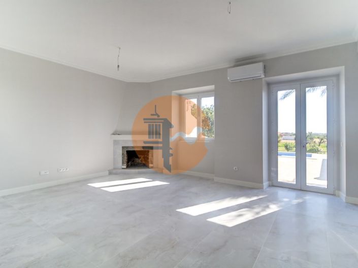 Image No.16-6 Bed House for sale