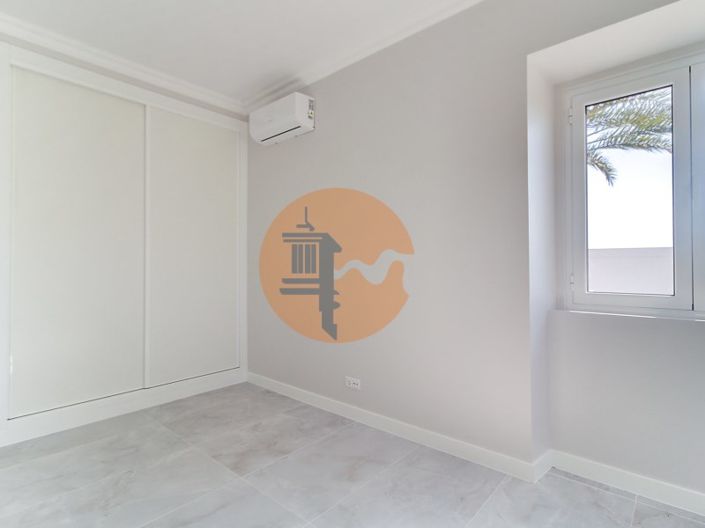 Image No.18-6 Bed House for sale