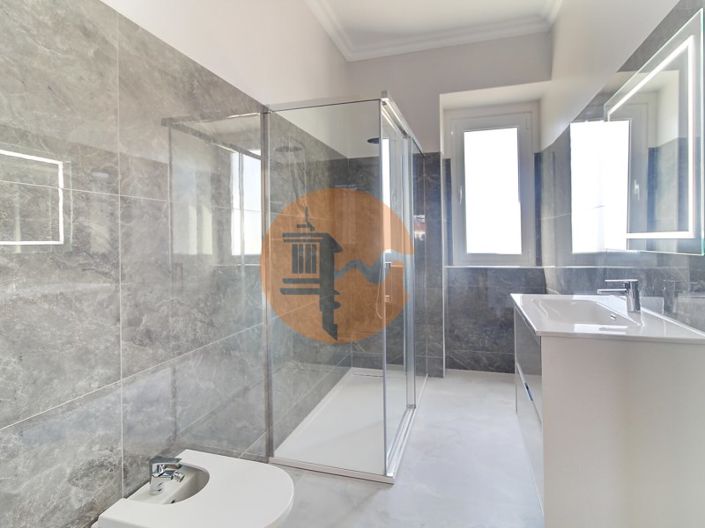 Image No.20-6 Bed House for sale