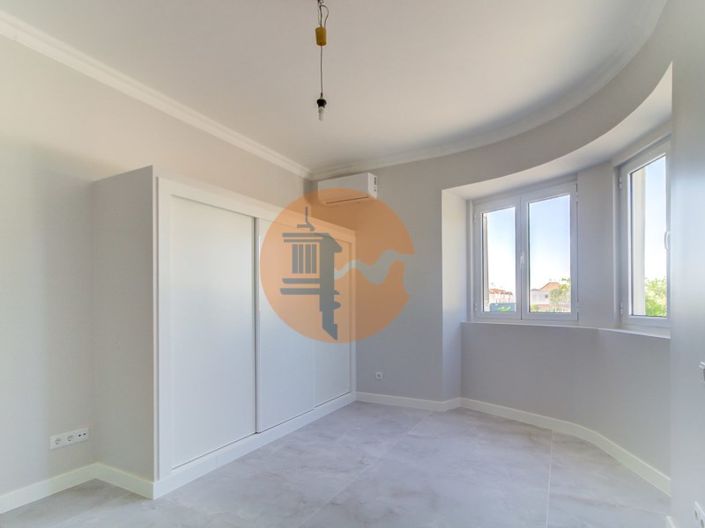 Image No.22-6 Bed House for sale