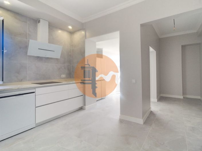 Image No.23-6 Bed House for sale