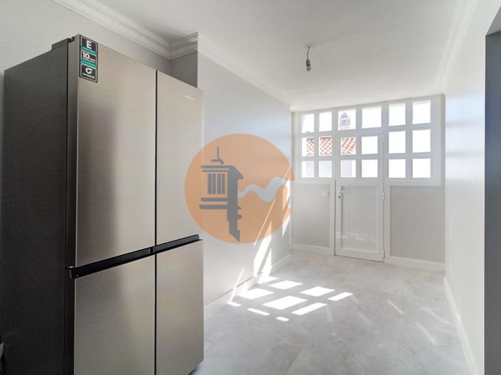 Image No.24-6 Bed House for sale