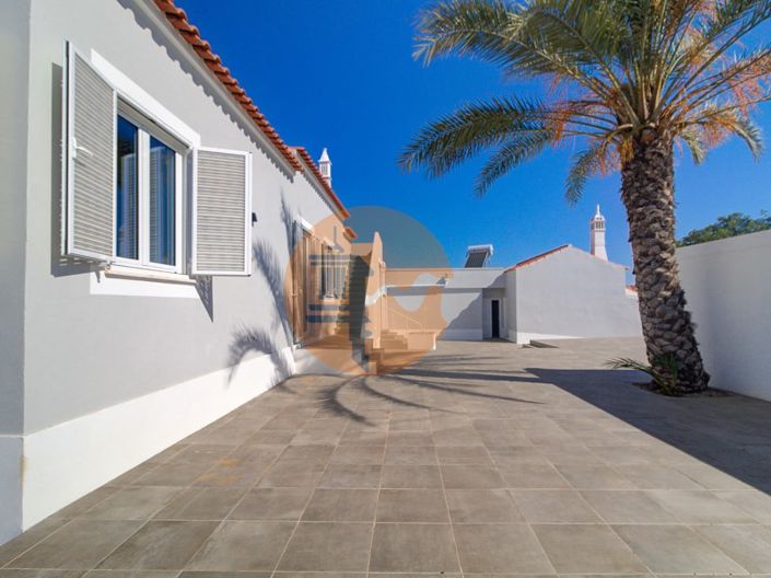 Image No.28-6 Bed House for sale