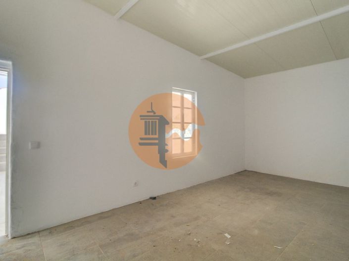 Image No.30-6 Bed House for sale