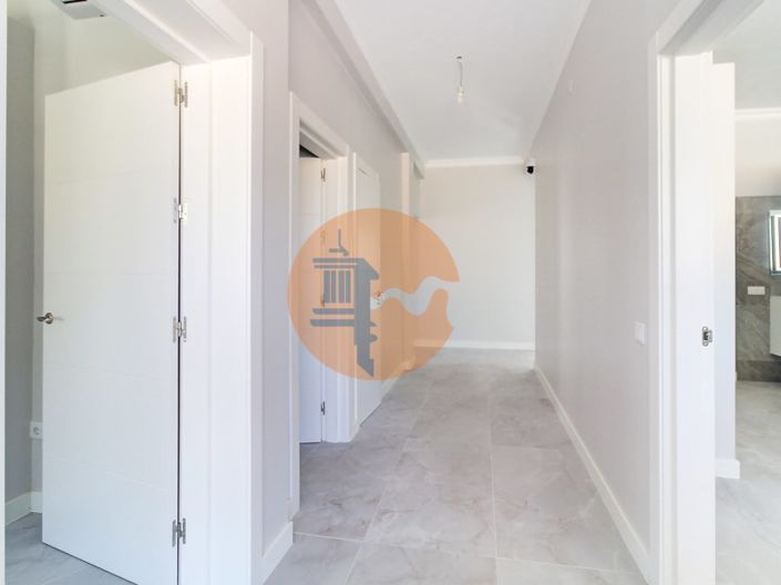 Image No.7-6 Bed House for sale