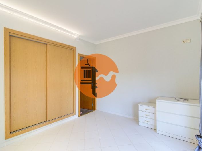 Image No.12-4 Bed House for sale