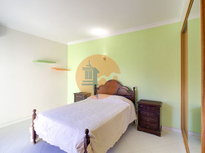 Image No.18-4 Bed House for sale