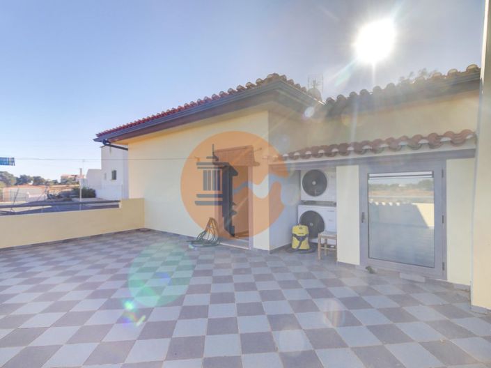 Image No.25-4 Bed House for sale