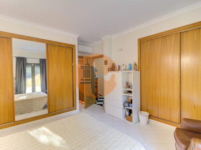 Image No.30-4 Bed House for sale