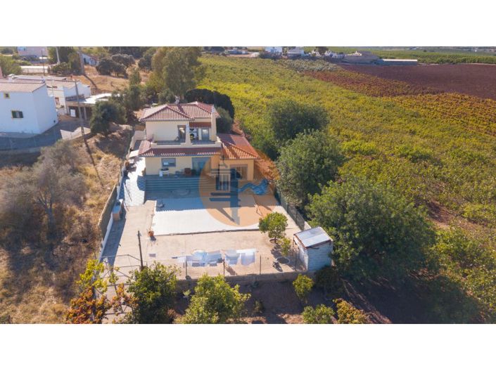 Image No.1-4 Bed House for sale