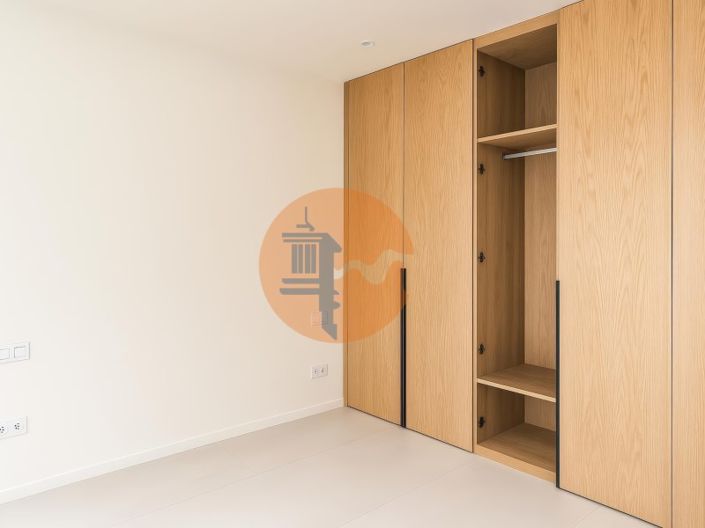 Image No.14-4 Bed House for sale