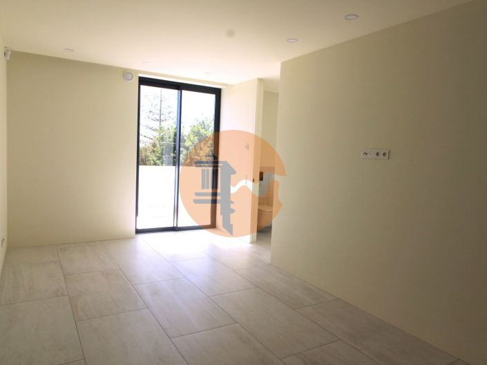 Image No.25-4 Bed House for sale