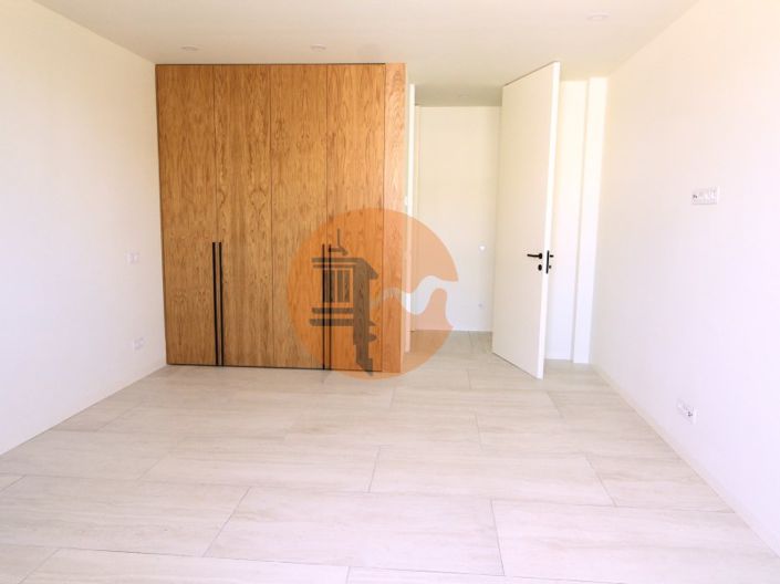 Image No.40-4 Bed House for sale