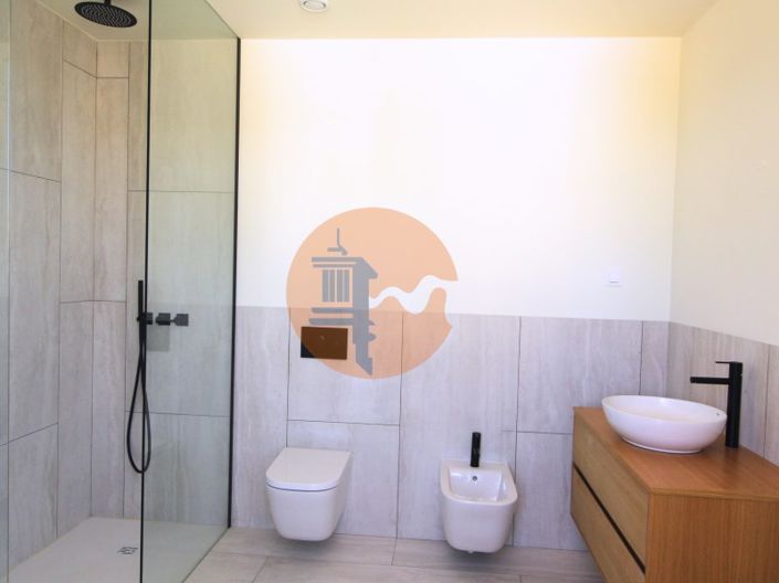 Image No.41-4 Bed House for sale