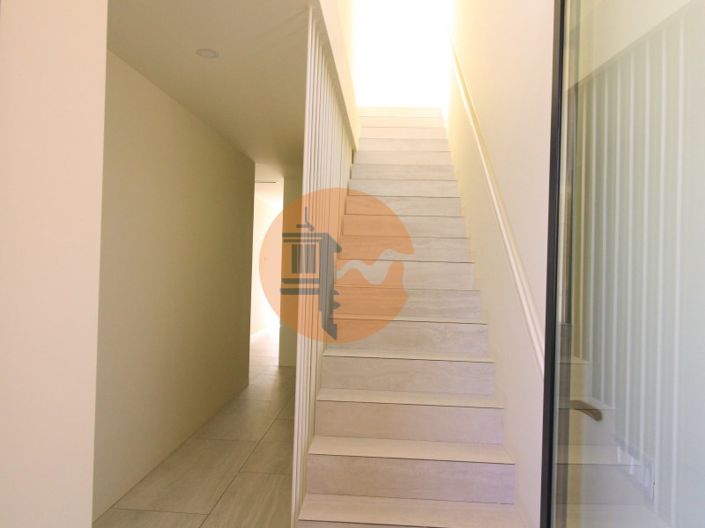 Image No.44-4 Bed House for sale