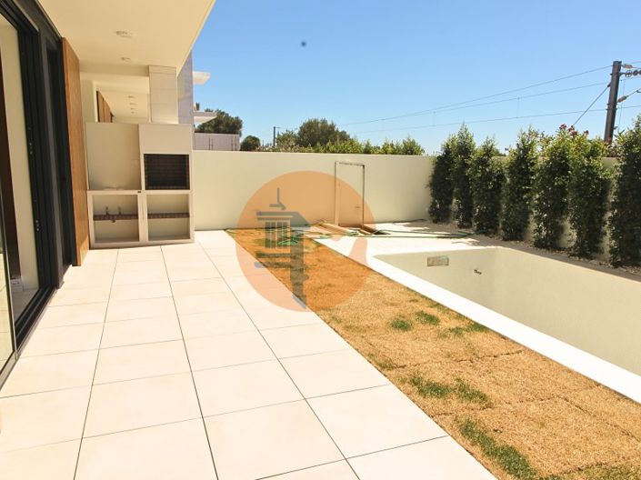 Image No.9-4 Bed House for sale