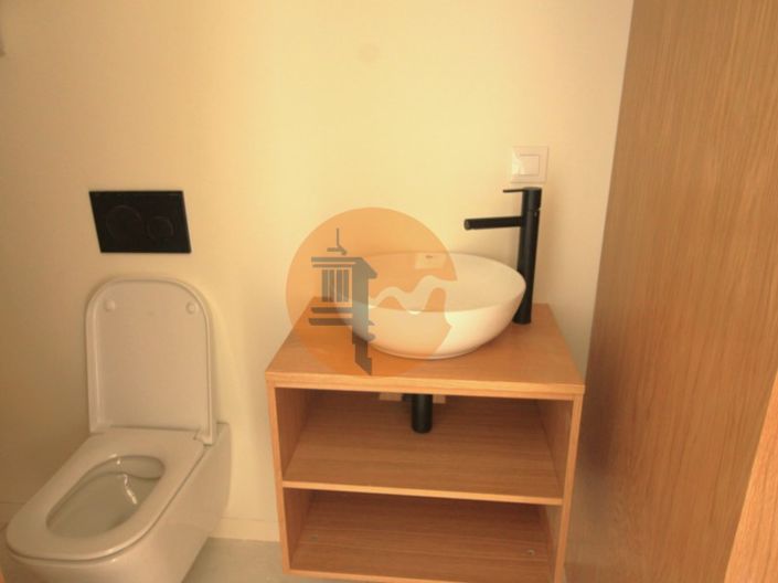 Image No.10-4 Bed House for sale