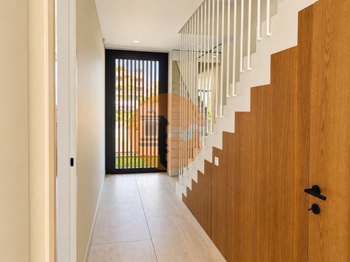 Image No.11-4 Bed House for sale