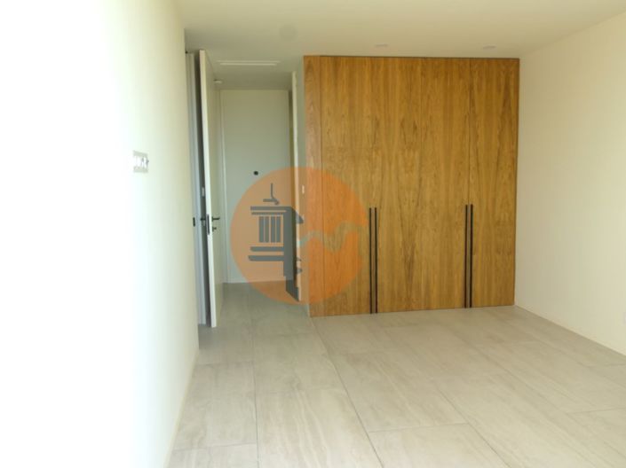 Image No.15-4 Bed House for sale